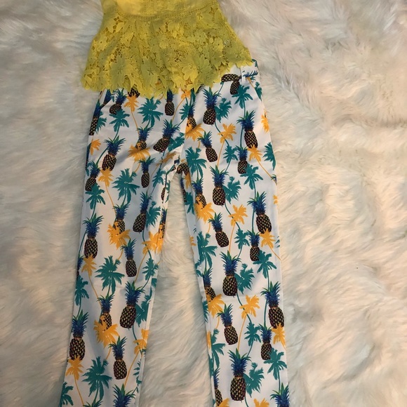 Pants and tops - Picture 2 of 2